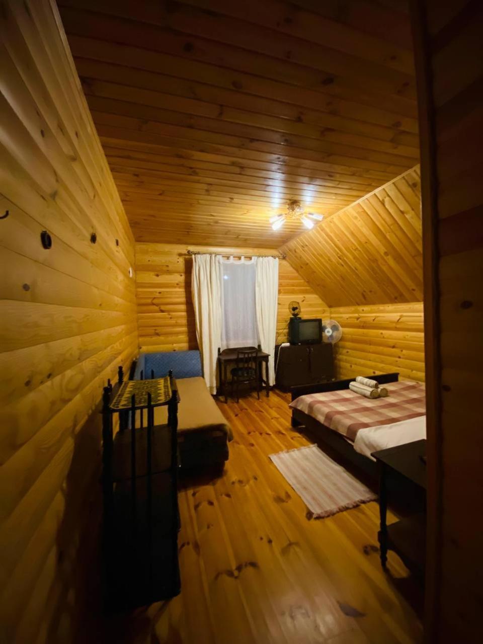 Садиба Орисин Явір Orysyn Yavir Guest House Svityaz' Ngoại thất bức ảnh