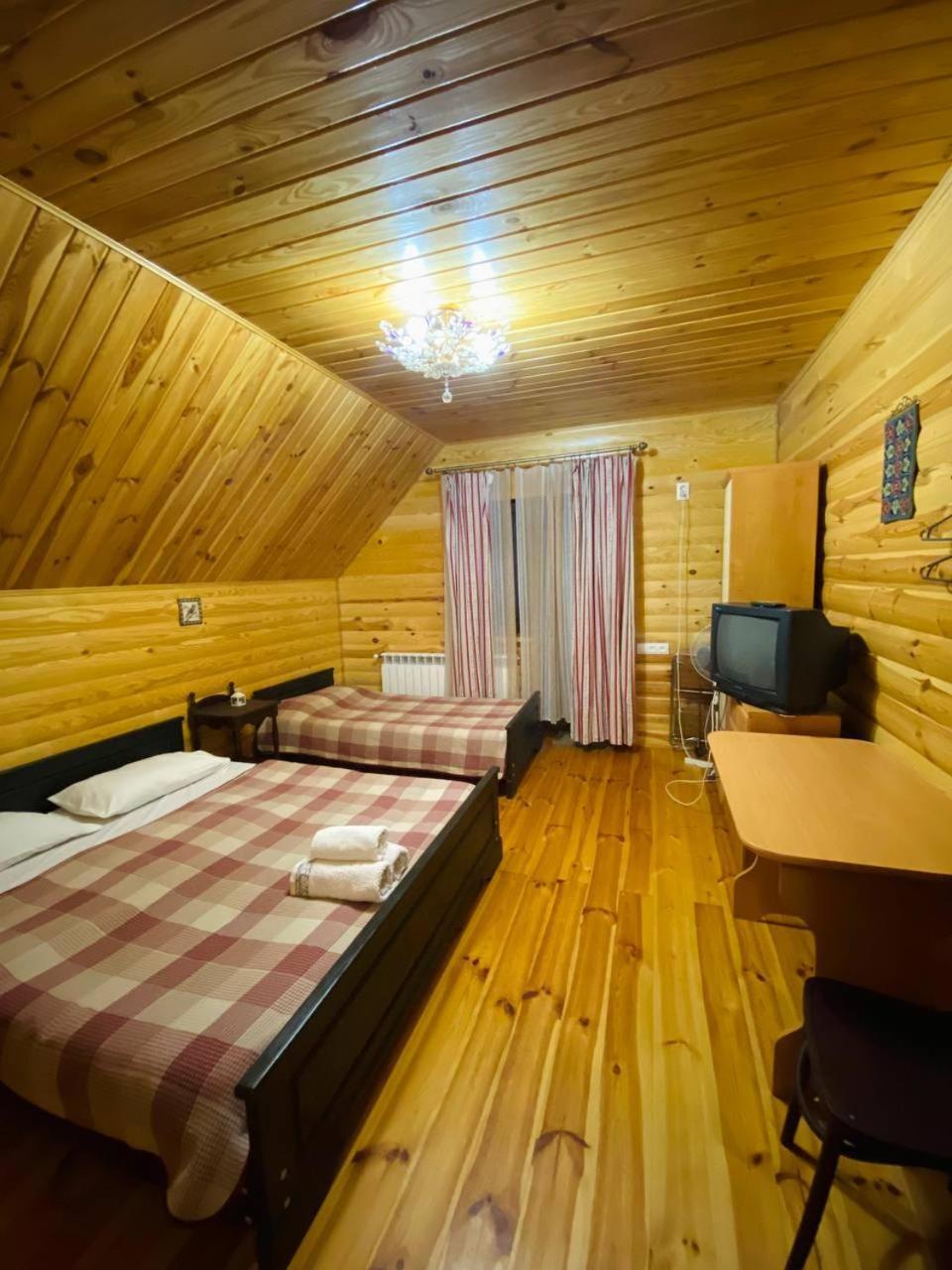 Садиба Орисин Явір Orysyn Yavir Guest House Svityaz' Ngoại thất bức ảnh