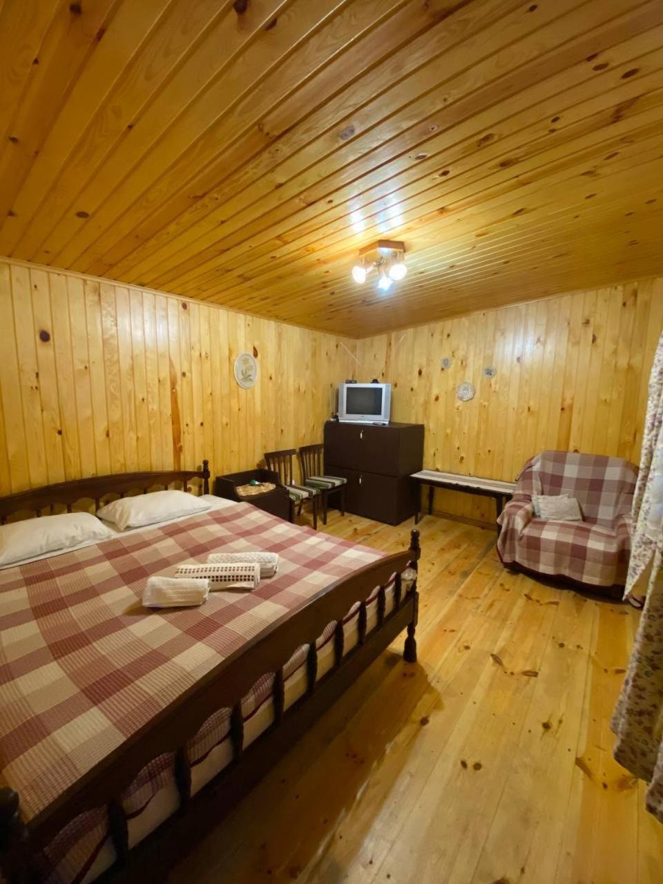 Садиба Орисин Явір Orysyn Yavir Guest House Svityaz' Ngoại thất bức ảnh